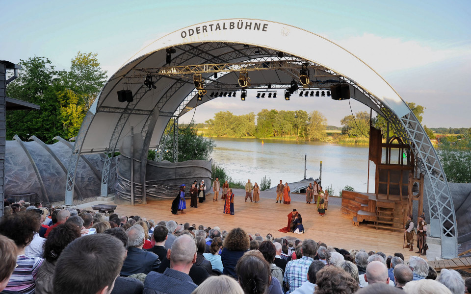Kulturvergnügen und Urlaubsfeeling im Park