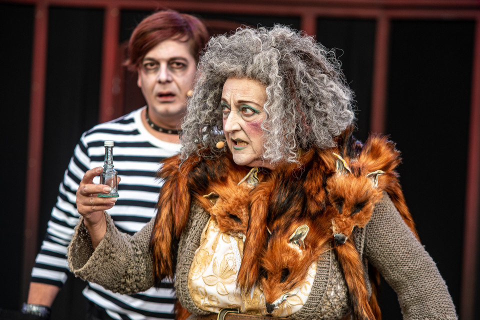 Die mit Spannung erwartete Premiere unseres großen Sommermusicals „The Addams Family“ steht an.