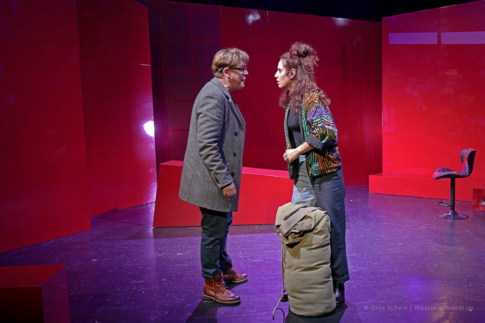Am 6. Dezember erlebt Der erste letzte Tag von Sebastian Fitzek in der Regie von Maya Fanke seine Premiere im intimen theater.