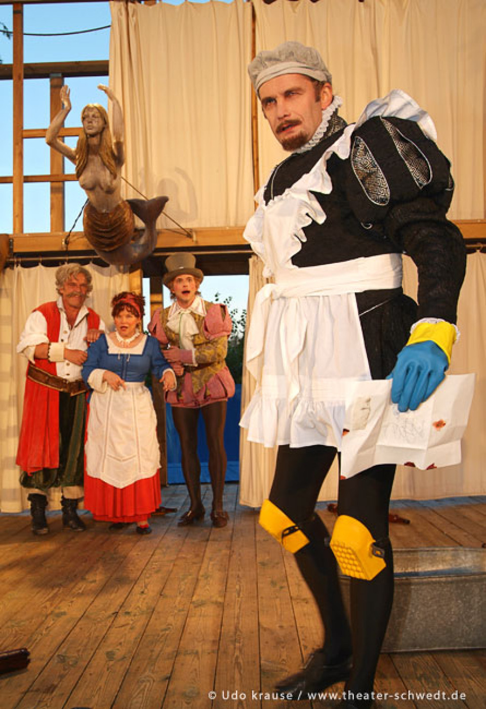 Was ihr wollt, 2. Akt, Tobias (Uwe Heinrich), Maria (Renate Pick), Andreas (Stephan von Soden), Malvolio (Udo Schneider)