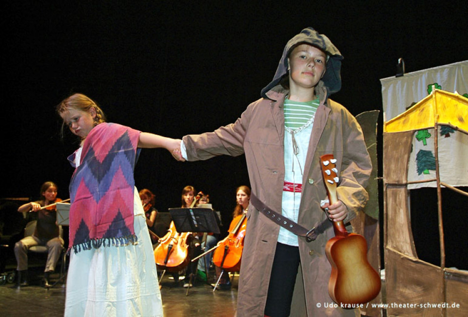 König Drosselbart - Kinderchor und Orchester der Uckermärkischen Musik- und Kunstschule Angermünde in Zusammenarbeit mit der Kl. 5 der Gustav-Bruhn-Oberschule Angermünde