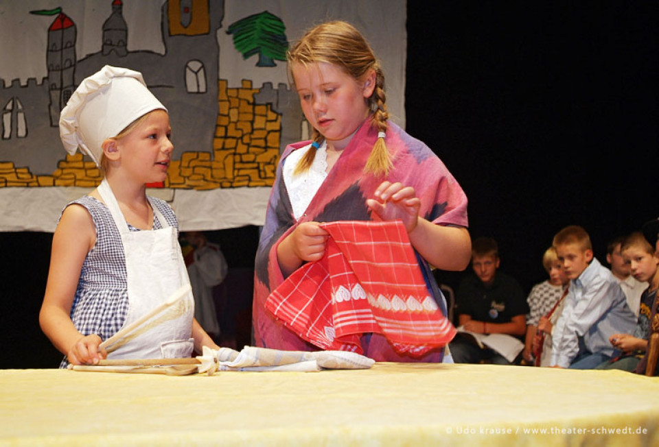 König Drosselbart - Kinderchor und Orchester der Uckermärkischen Musik- und Kunstschule Angermünde in Zusammenarbeit mit der Kl. 5 der Gustav-Bruhn-Oberschule Angermünde