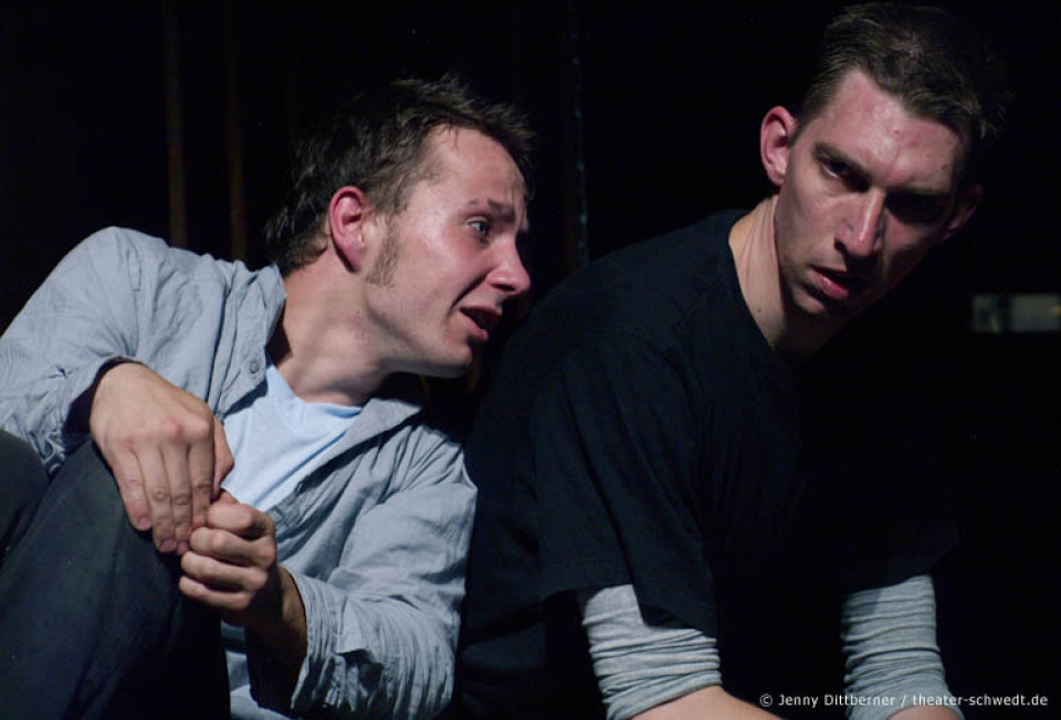Die Taube im Gitterkreuz - Theater Frankfurt