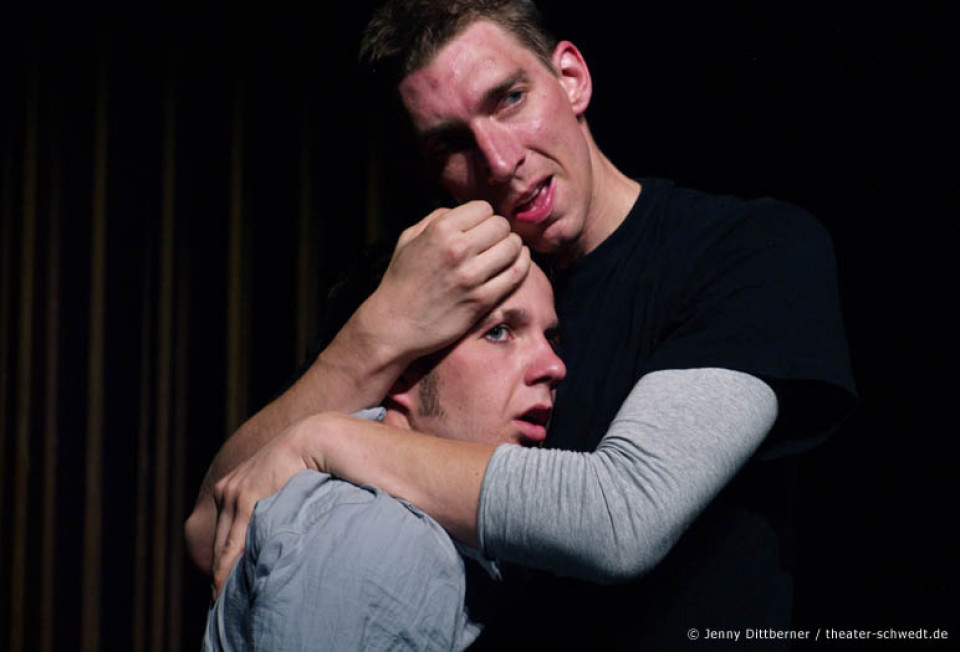 Die Taube im Gitterkreuz - Theater Frankfurt