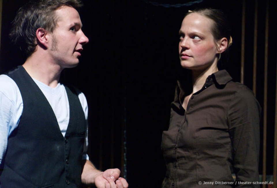 Die Taube im Gitterkreuz - Theater Frankfurt