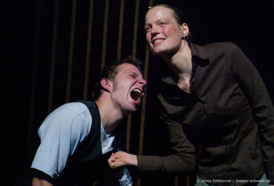 Die Taube im Gitterkreuz - Theater Frankfurt