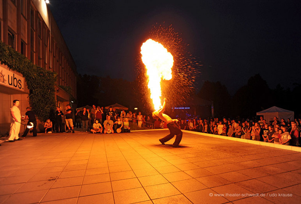 Feuershow des Teatr UHURU Gryfino