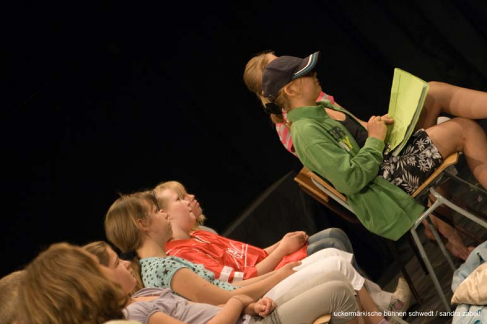 Mama in Bratfolie / Die wilden Schwäne, Neigungskurs Klasse 5 der Grundschule am Schwanenteich Neuenhagen