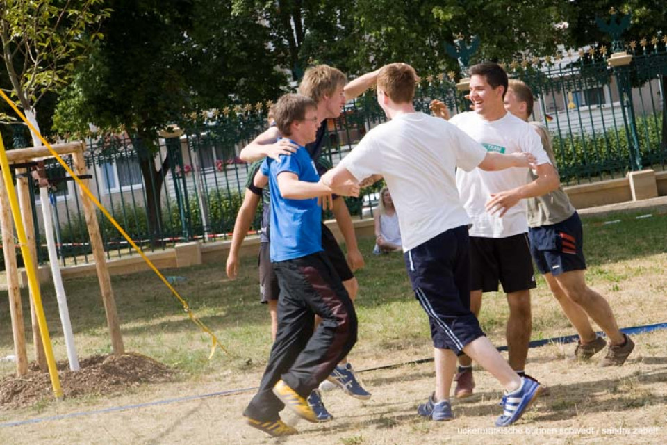 Schultheaterfestvolleyballturnier / die Vossi Bären reloaded nach dem Sieg