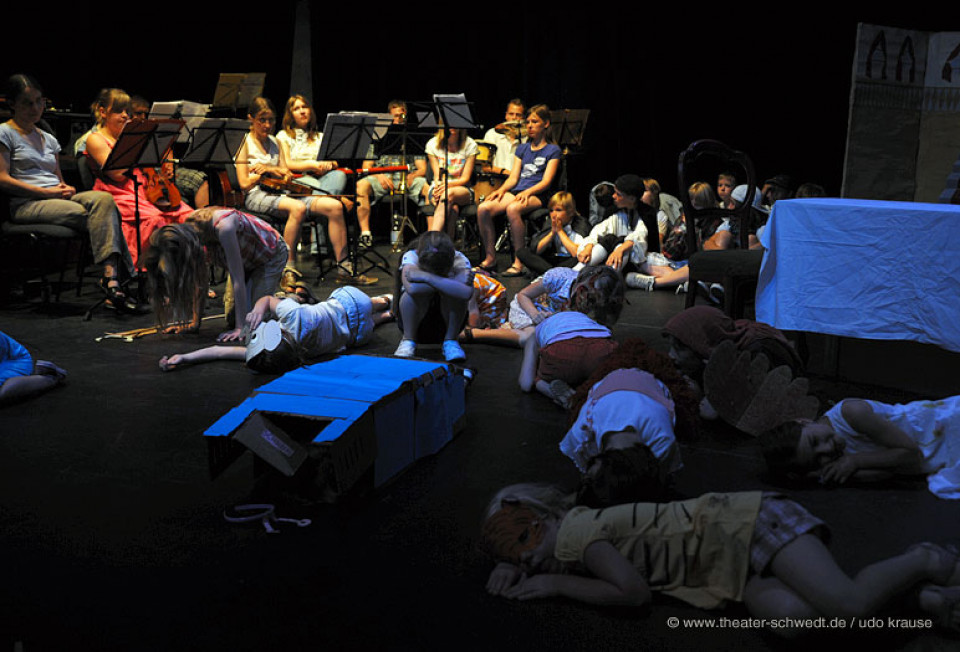 Urwaldsong / Spatzenchor und Kinderchor sowie Musiker der UMKS Angermünde