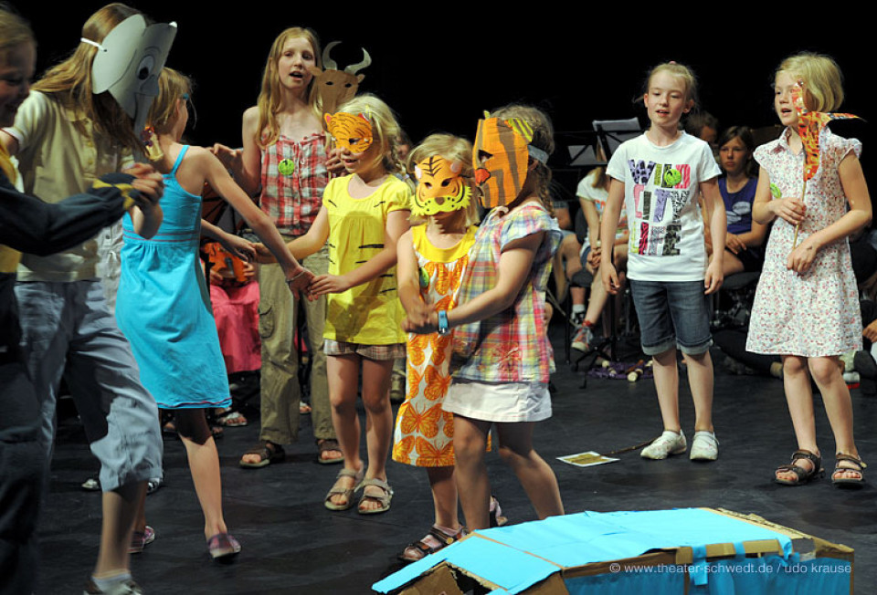 Urwaldsong / Spatzenchor und Kinderchor sowie Musiker der UMKS Angermünde