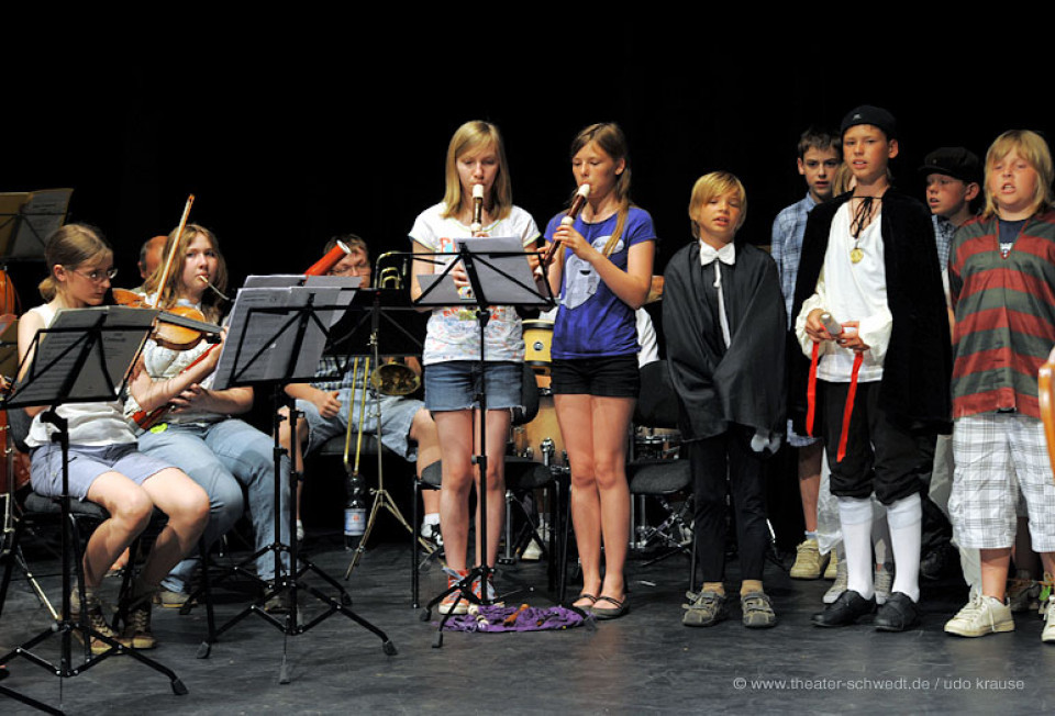 Das Gespenst von Canterville / Klasse 5 der Puschkin-Grundschule in Kooperation mit dem Orchester der UMKS Angermünde