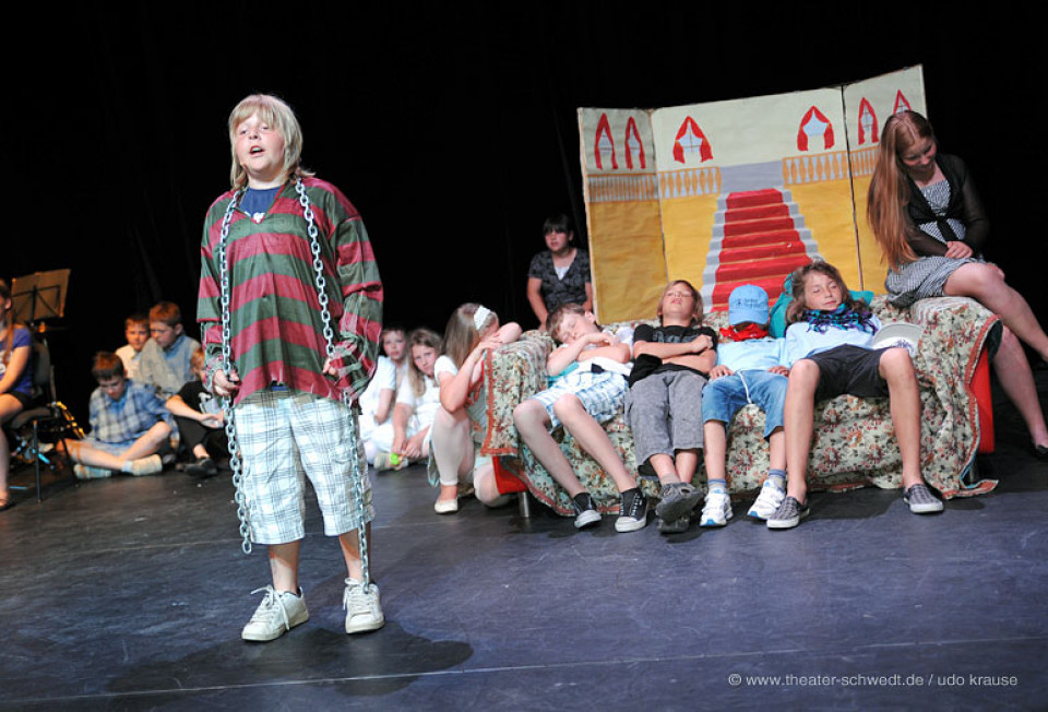 Das Gespenst von Canterville / Klasse 5 der Puschkin-Grundschule in Kooperation mit dem Orchester der UMKS Angermünde