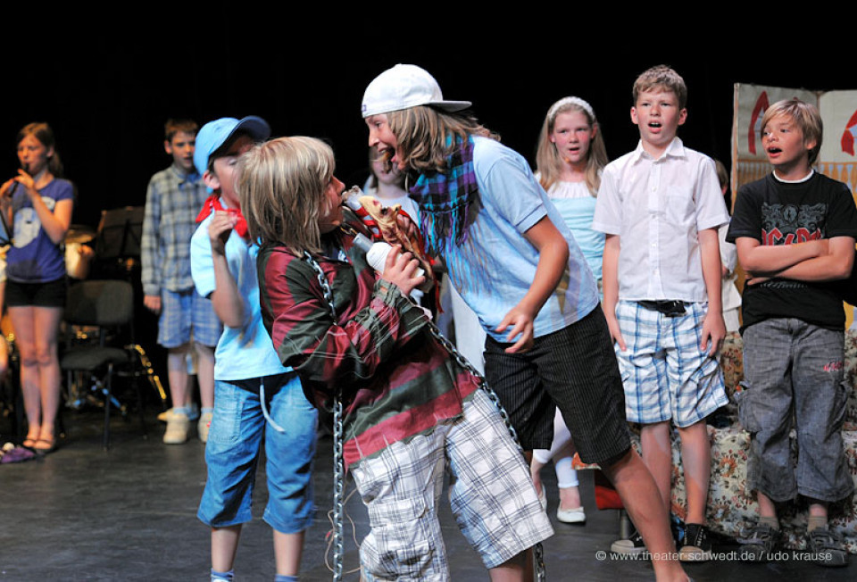 Das Gespenst von Canterville / Klasse 5 der Puschkin-Grundschule in Kooperation mit dem Orchester der UMKS Angermünde