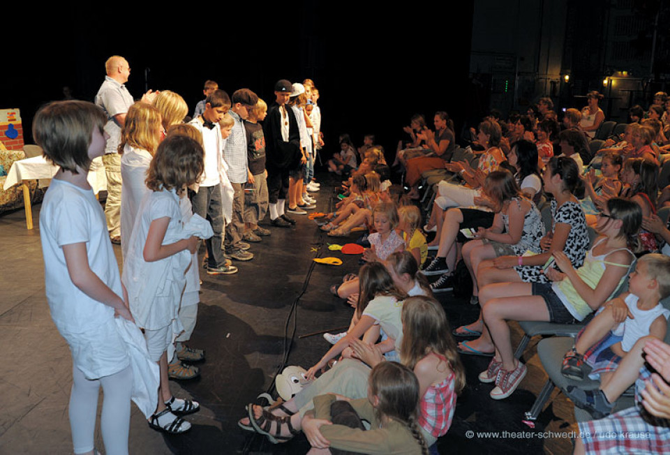 Das Gespenst von Canterville / Klasse 5 der Puschkin-Grundschule in Kooperation mit dem Orchester der UMKS Angermünde