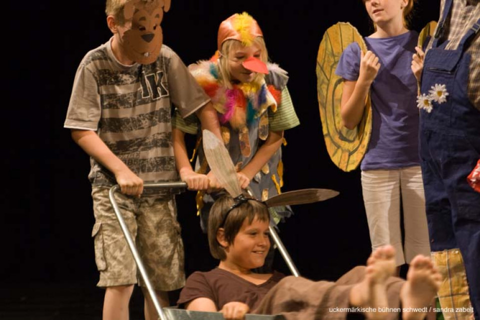 Wettlauf zwischen Hase und Igel / Schüler der Klasse 5/6 der Grundschule Gramzow