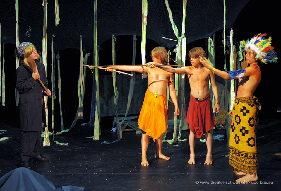 Flugzeugabsturz im Dschungel / Theatergruppe der Freien Schule Templin