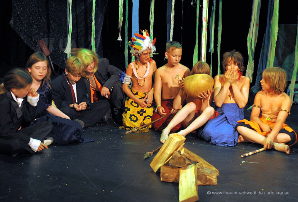 Flugzeugabsturz im Dschungel / Theatergruppe der Freien Schule Templin