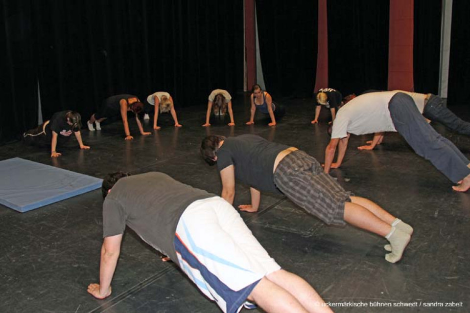 Werkstatt: Yoga für Anfänger mit Andreas Oehme (Lehrer für Darstellendes Spiel)
