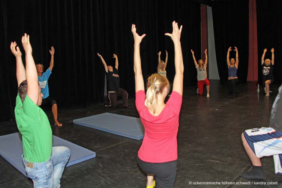 Werkstatt: Yoga für Anfänger mit Andreas Oehme (Lehrer für Darstellendes Spiel)