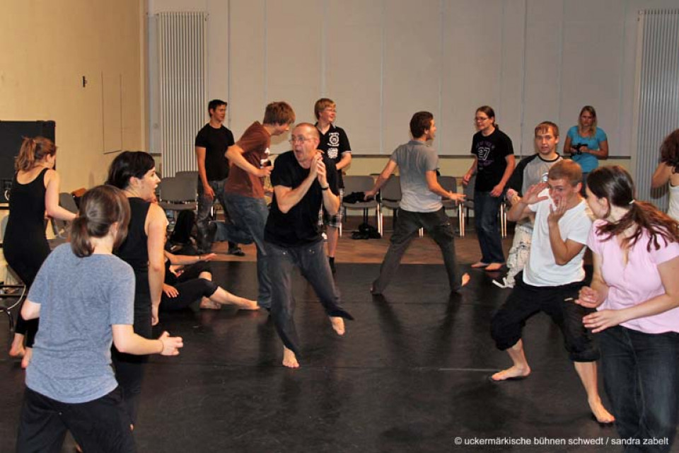 Werkstatt: Spielerische Improvisation mit Janusz Janiszewski (Theaterpädagoge und Regisseur)