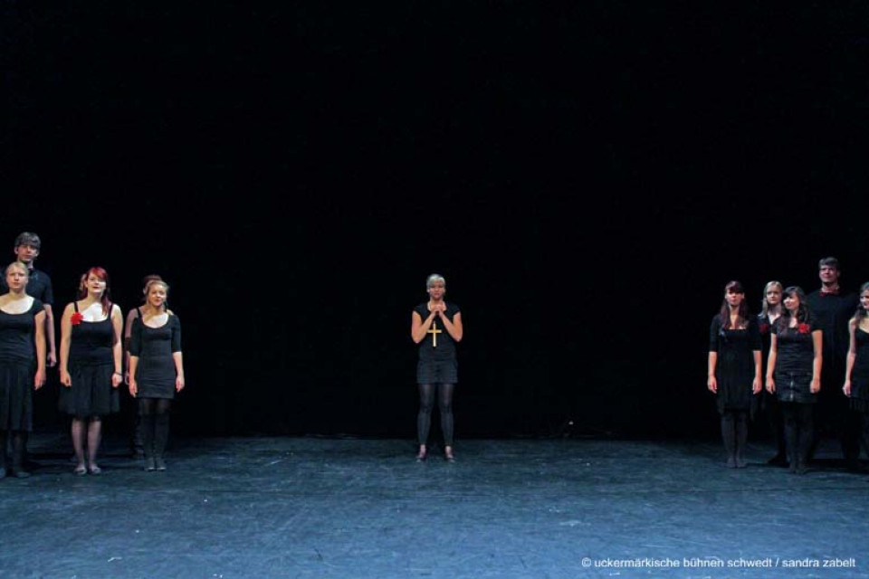 Milchwache Stadt / Kurs Darstellendes Spiel, Klasse 13, C.-F.-Gauß-Gymnasium Schwedt/Oder