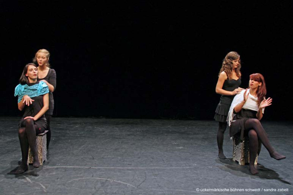 Milchwache Stadt / Kurs Darstellendes Spiel, Klasse 13, C.-F.-Gauß-Gymnasium Schwedt/Oder