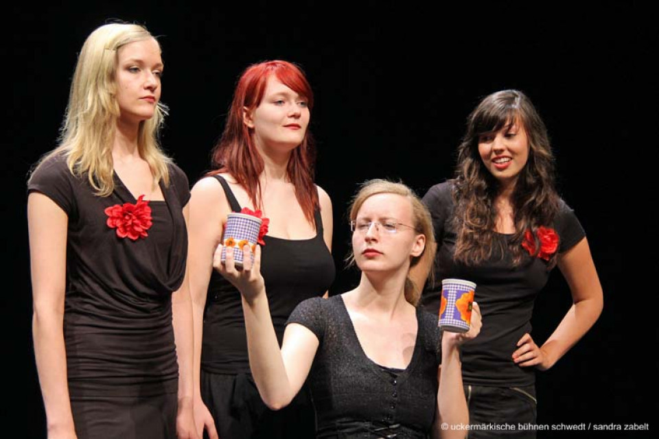 Milchwache Stadt / Kurs Darstellendes Spiel, Klasse 13, C.-F.-Gauß-Gymnasium Schwedt/Oder