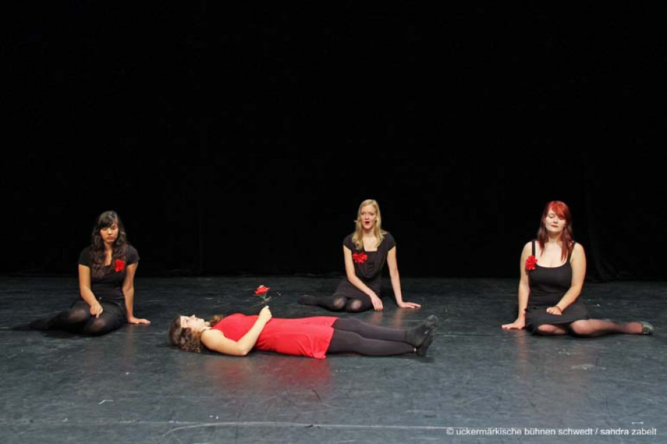 Milchwache Stadt / Kurs Darstellendes Spiel, Klasse 13, C.-F.-Gauß-Gymnasium Schwedt/Oder