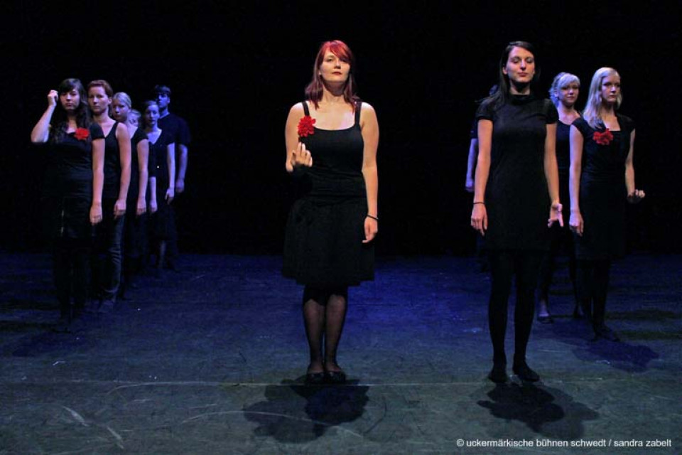 Milchwache Stadt / Kurs Darstellendes Spiel, Klasse 13, C.-F.-Gauß-Gymnasium Schwedt/Oder