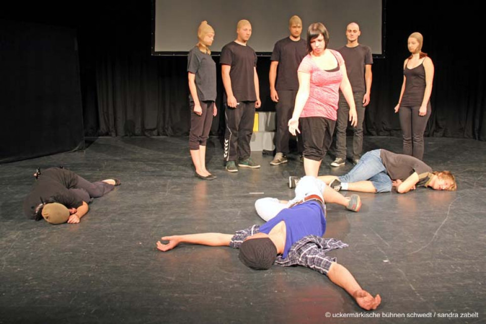 So fucking what / Kurs Darstellendes Spiel, 2. Semester, Bertolt-Brecht-Gymnasium Bad Freienwalde