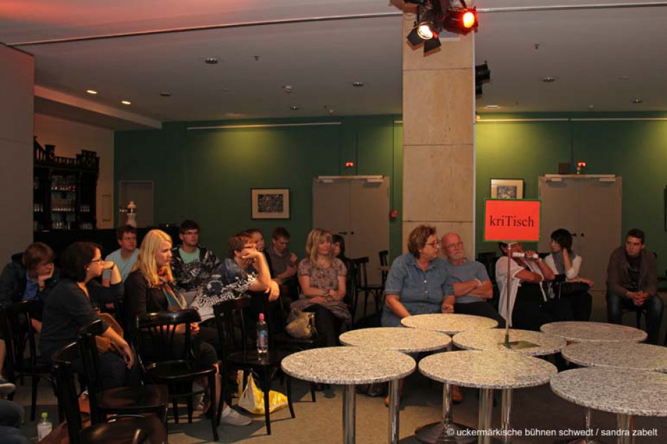 KriTisch zu So fucking what / Kurs Darstellendes Spiel, 2. Semester, Bertolt-Brecht-Gymnasium Bad Freienwalde