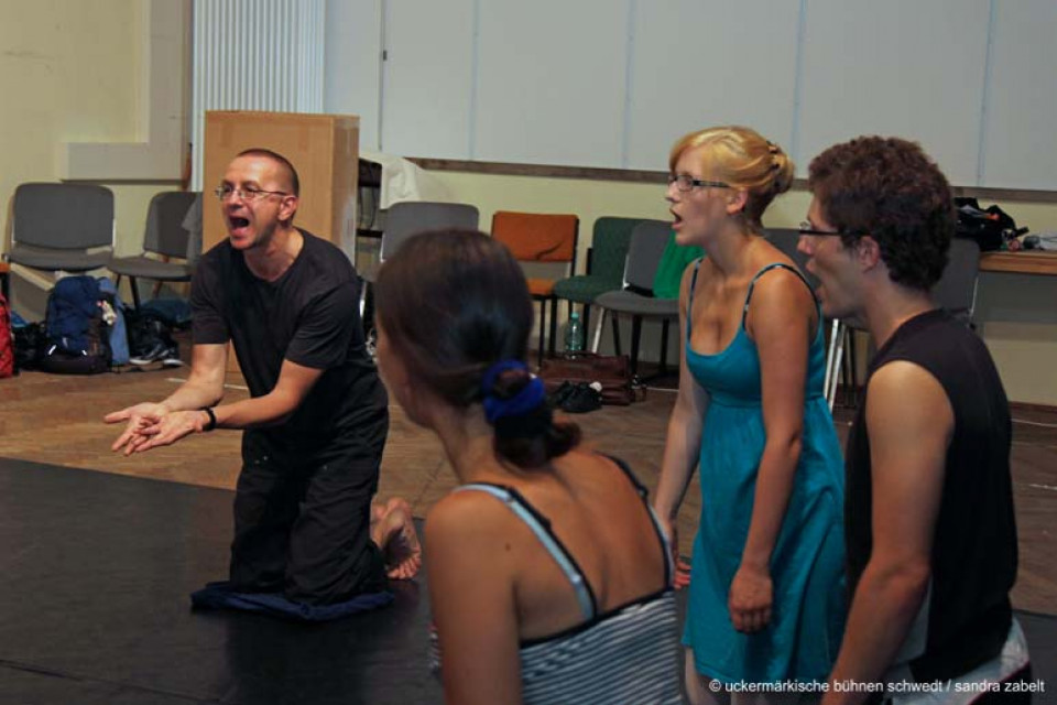 Werkstatt: Körper und Stimme mit Janusz Janiszewski (Theaterpädagoge und Regisseur)