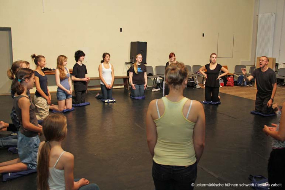 Werkstatt: Körper und Stimme mit Janusz Janiszewski (Theaterpädagoge und Regisseur)