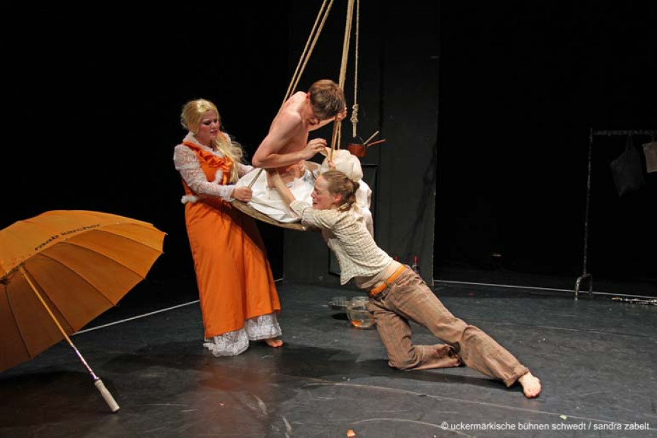 Koma / Theaterschule für Körper & Bildung und Theater Frankfurt (Oder)