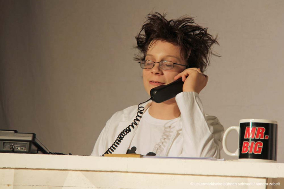 Praxis Dr. Deiwel, was kann ich für Sie tun? - Theater Stolperdraht, Kinder- und Jugendtheater in Schwedt e. V.