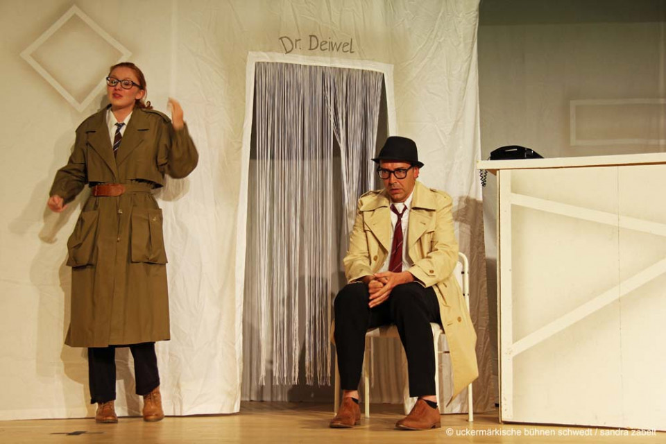 Praxis Dr. Deiwel, was kann ich für Sie tun? - Theater Stolperdraht, Kinder- und Jugendtheater in Schwedt e. V.