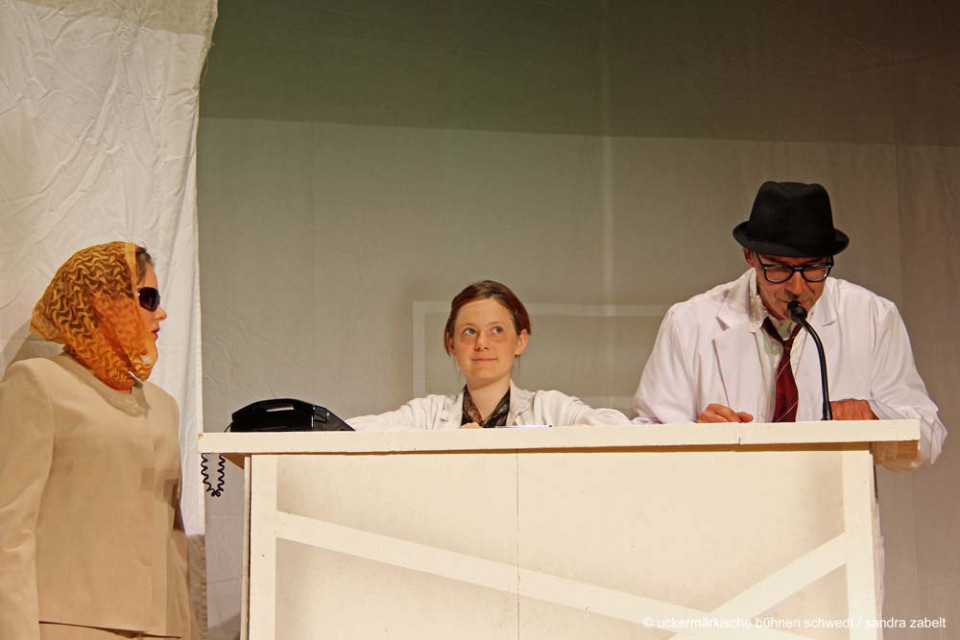 Praxis Dr. Deiwel, was kann ich für Sie tun? - Theater Stolperdraht, Kinder- und Jugendtheater in Schwedt e. V.