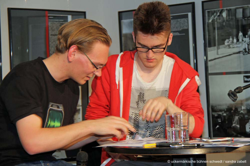 Wie war's? - Resümee des 19. Schultheaterfestes - die Moderatoren: Lorenz Vögel und Ortwin Bader