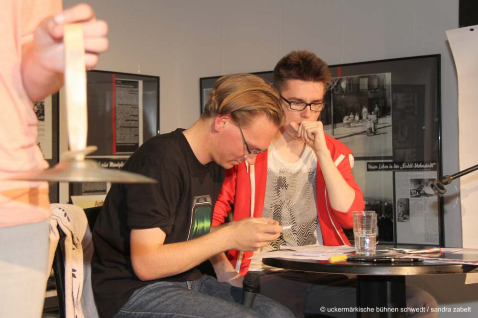 Wie war's? - Resümee des 19. Schultheaterfestes - die Moderatoren: Lorenz Vögel und Ortwin Bader