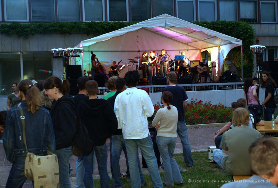 Konzert mit Huckepack, Vagabunt und Strings of Sofia