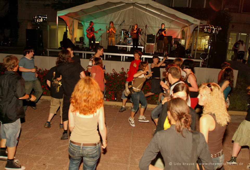 Konzert mit Huckepack, Vagabunt und Strings of Sofia