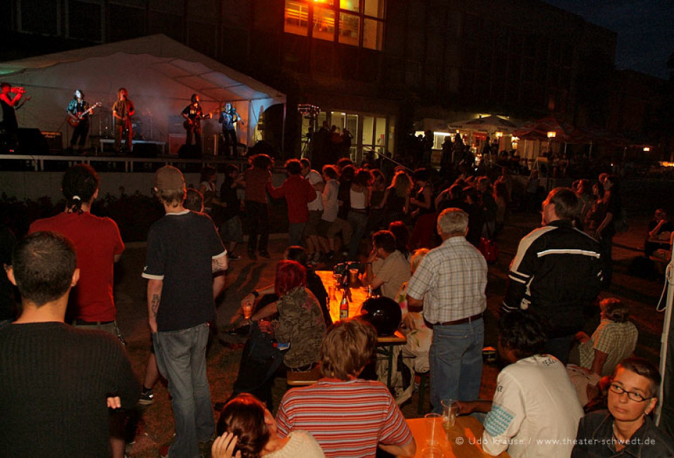 Konzert mit Huckepack, Vagabunt und Strings of Sofia