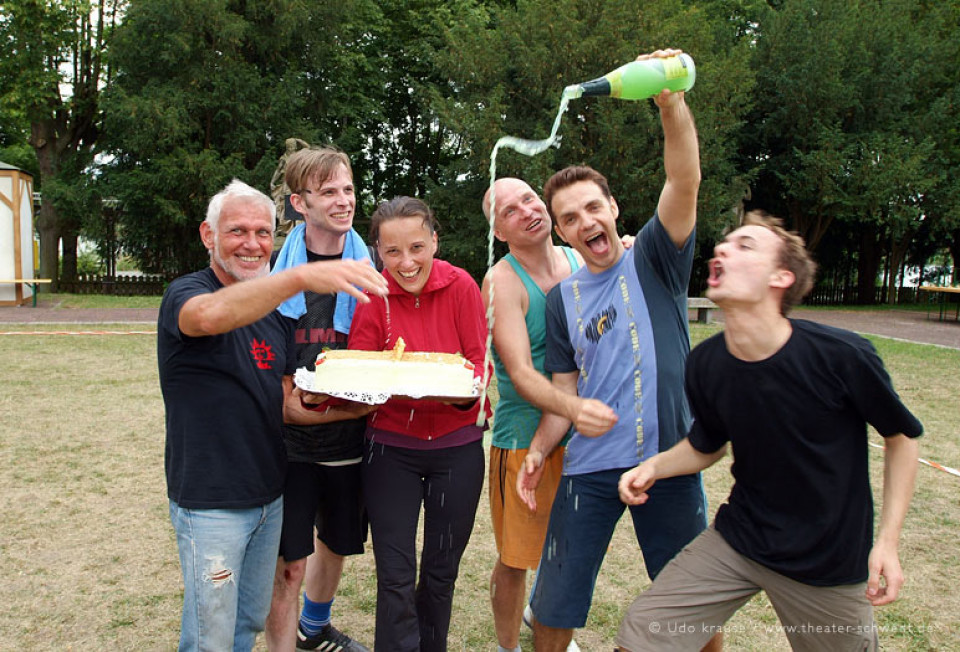 Die Siegermannschaft Vatos Locos nach dem Schultheaterfestvolleyballturnier