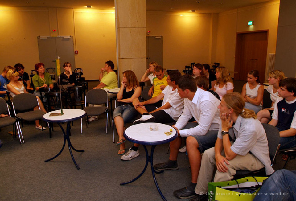 KriTisch nach der Vorstellung Ein Sommernachtstraum / DS-Kurs Ruoanet's Runaways Kl. 12, Ruoanet-Gymnasium Beeskow