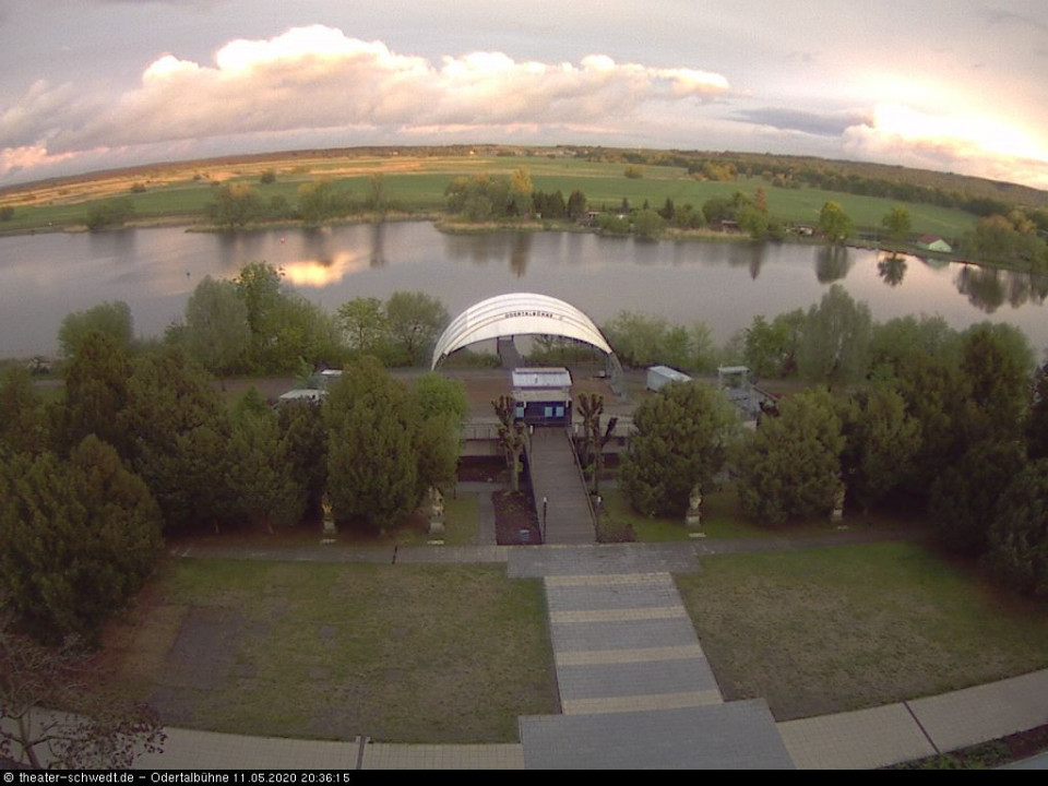 EinTag neigt sich seien Ende entgegen, aus 1300 km Entfernung übers Internet (hinzugefügt von Traumhafter Sonnenunterg am 11.05.2020)