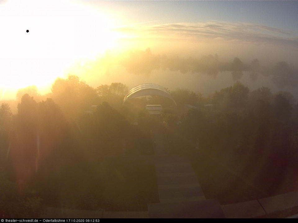 Die Sonne kämpft sich durch den Nebel (hinzugefügt von Schwedter am 17.10.2020)