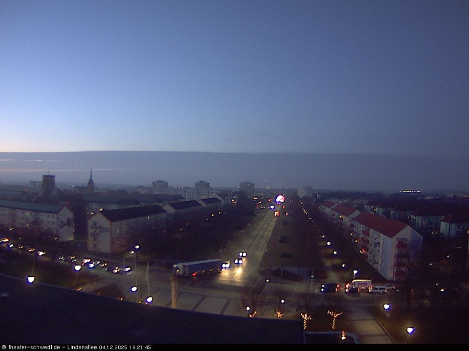 In der Abenddämmerung - Straße der Erinnerungen, Skyline der Veränderungen (hinzugefügt von Jonas am 04.12.2025)