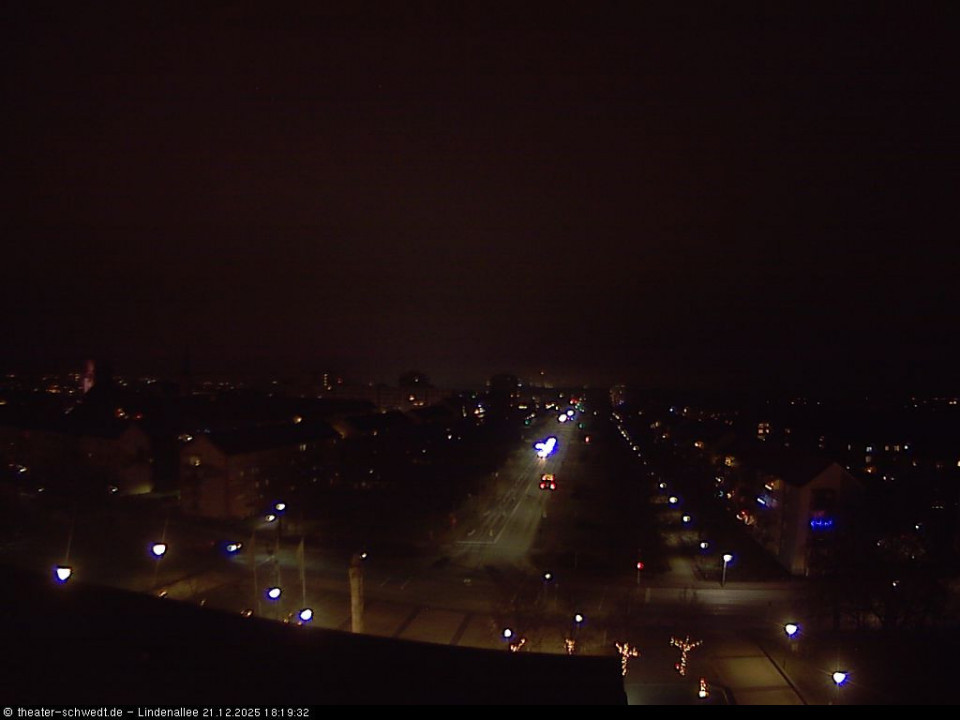 Fackellicht und Kerzenschein - Schwedt fasst Gegensättze ein. (hinzugefügt von Jonas & Joos am 21.12.2025)