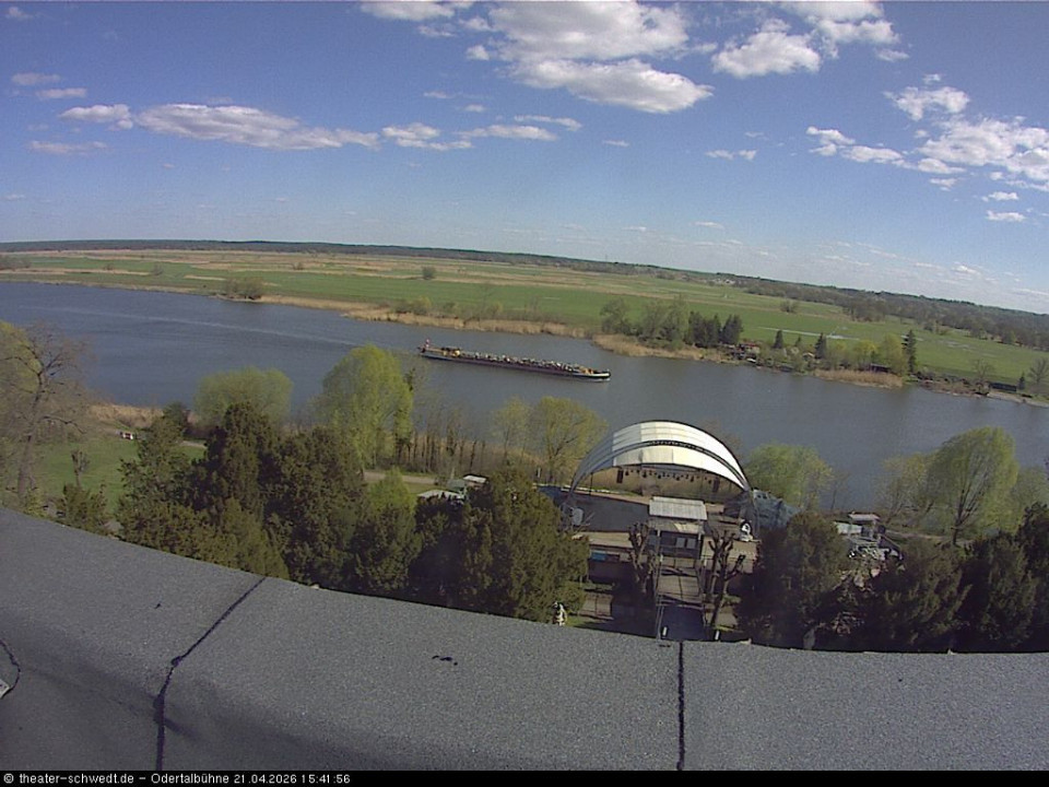 Dampfer aufm Kanal (hinzugefügt von Jonas am 21.04.2026)